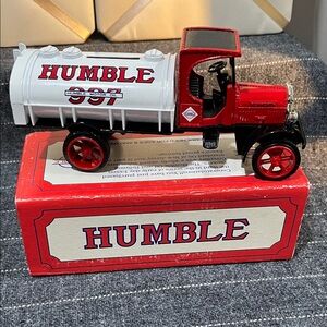 ERTL Humble Oil Company 1925 Kenworth Tanker Locking Coin Bank